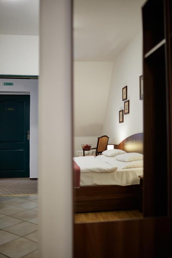 Bed and Breakfast Tercia Hubertus Panzió Sopron Exterior foto